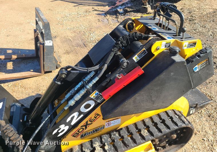 image for item IQ9059 Boxer 320  compact utility loader