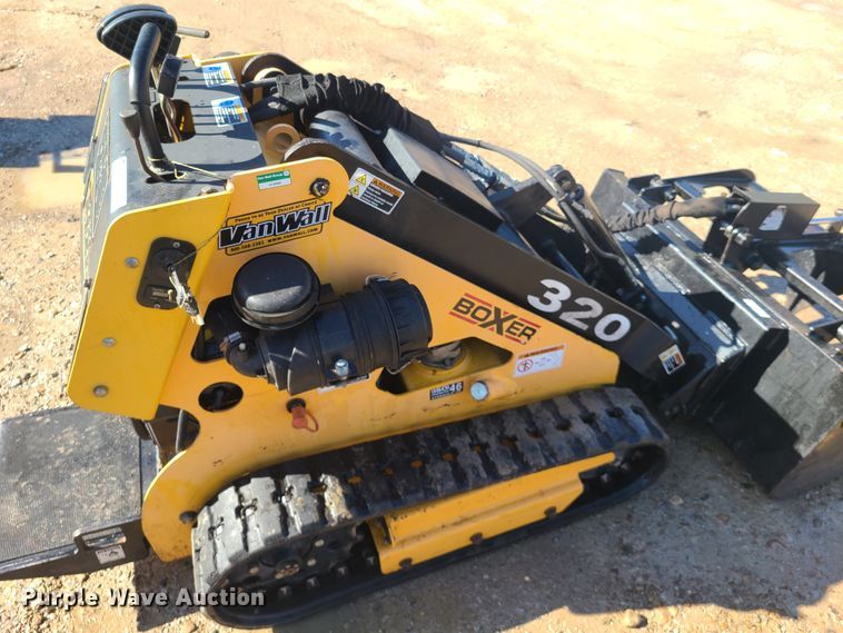 image for item IQ9059 Boxer 320  compact utility loader