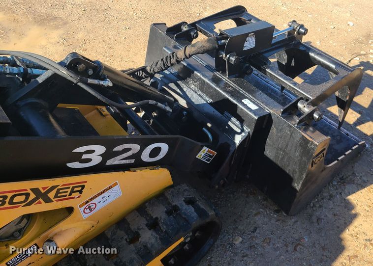 image for item IQ9059 Boxer 320  compact utility loader