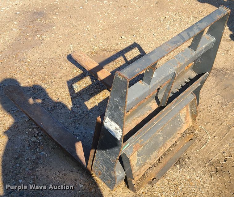 image for item IQ9059 Boxer 320  compact utility loader