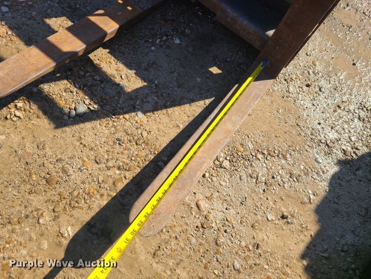 image for item IQ9059 Boxer 320  compact utility loader