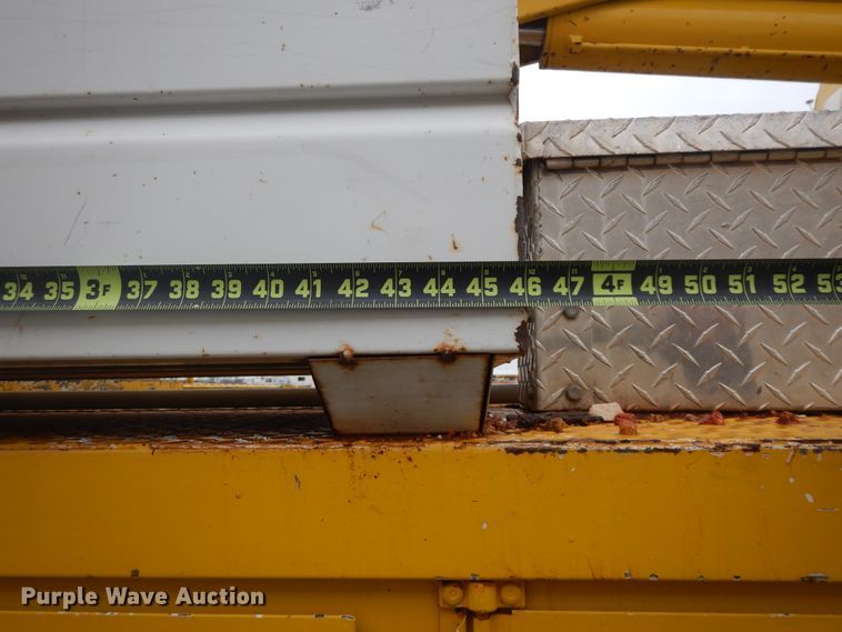 image for item IR9750 2000 International 4800  digger derrick truck