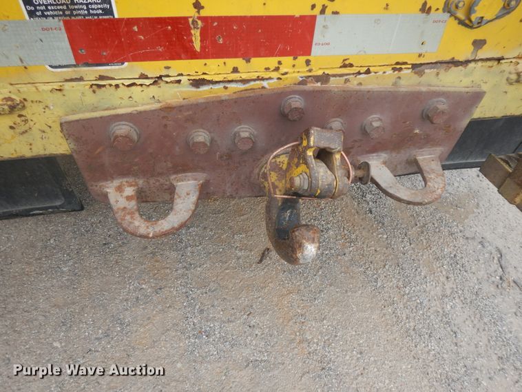 image for item IR9750 2000 International 4800  digger derrick truck