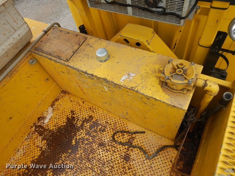 image for item IR9750 2000 International 4800  digger derrick truck