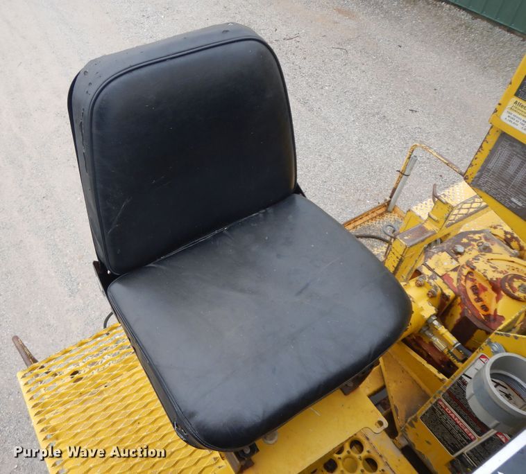 image for item IR9750 2000 International 4800  digger derrick truck