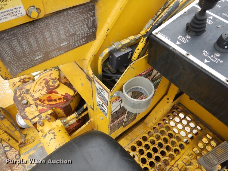 image for item IR9750 2000 International 4800  digger derrick truck