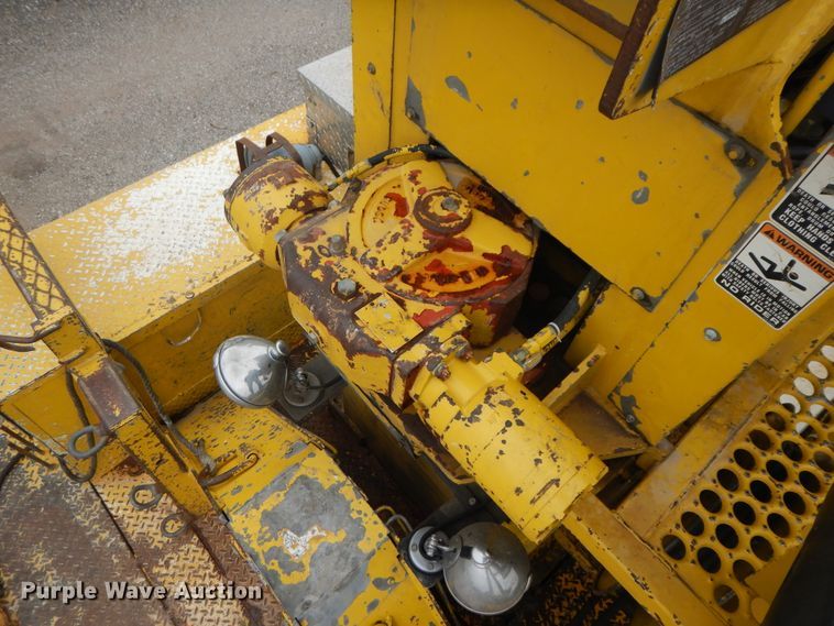 image for item IR9750 2000 International 4800  digger derrick truck