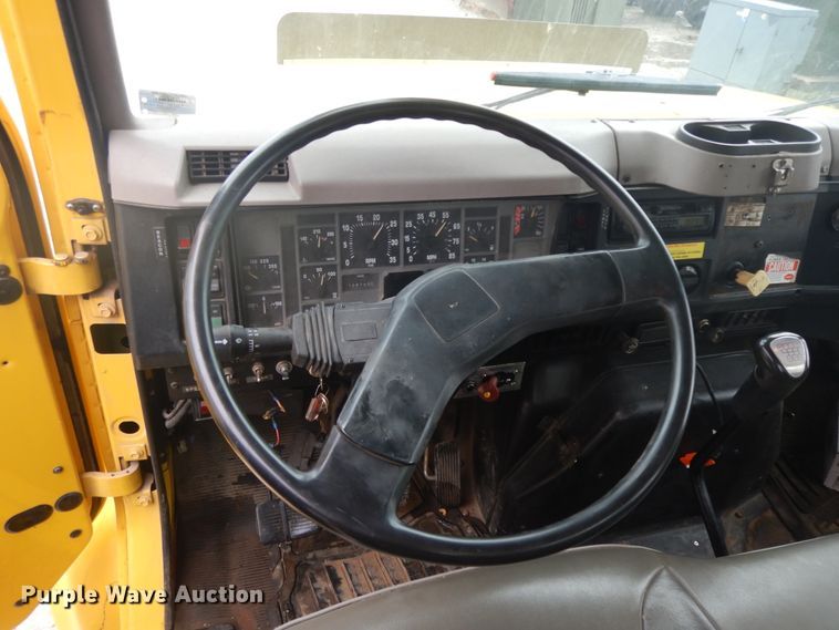 image for item IR9750 2000 International 4800  digger derrick truck