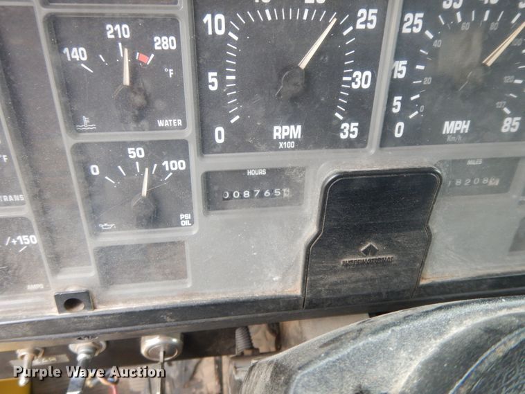 image for item IR9750 2000 International 4800  digger derrick truck