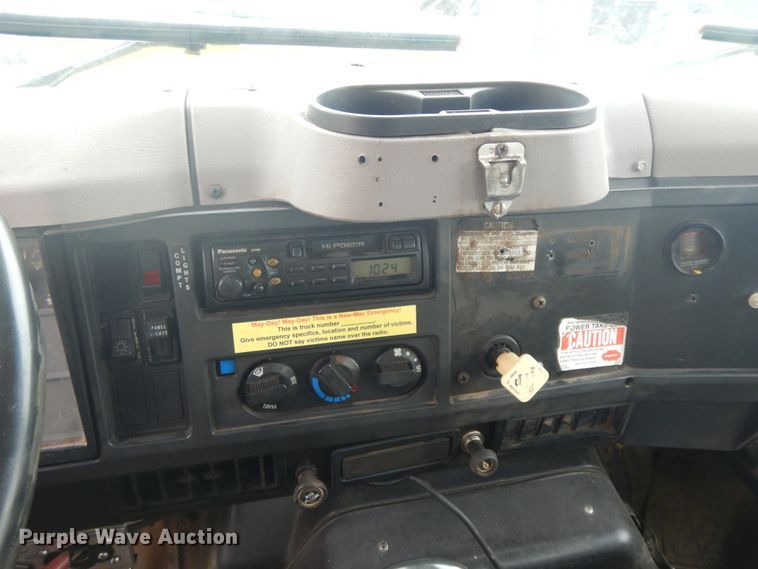 image for item IR9750 2000 International 4800  digger derrick truck