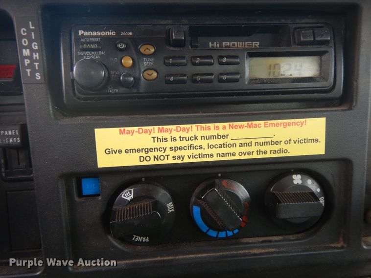 image for item IR9750 2000 International 4800  digger derrick truck