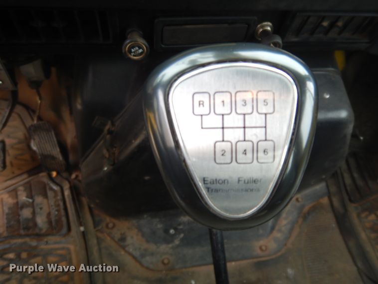 image for item IR9750 2000 International 4800  digger derrick truck