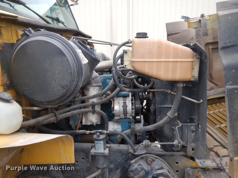 image for item IR9750 2000 International 4800  digger derrick truck