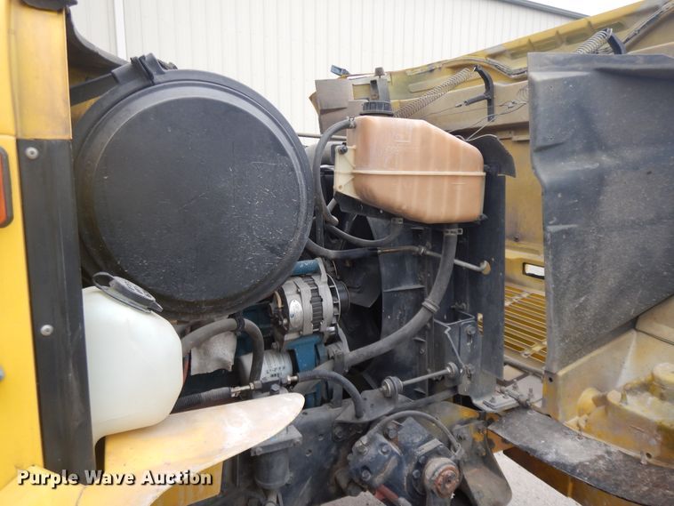 image for item IR9750 2000 International 4800  digger derrick truck