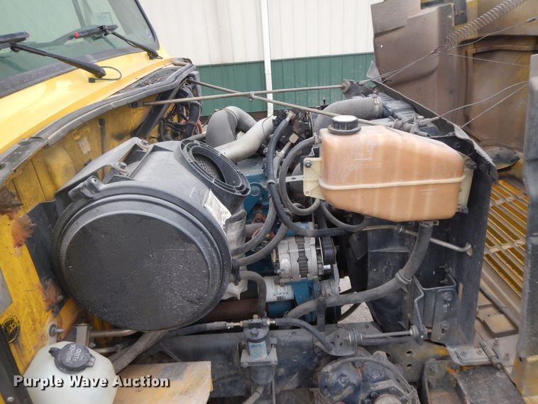 image for item IR9750 2000 International 4800  digger derrick truck