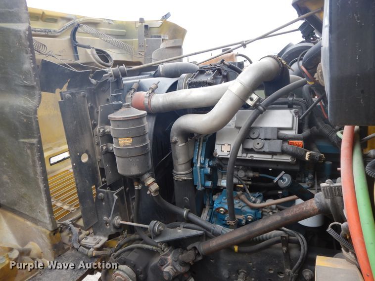 image for item IR9750 2000 International 4800  digger derrick truck