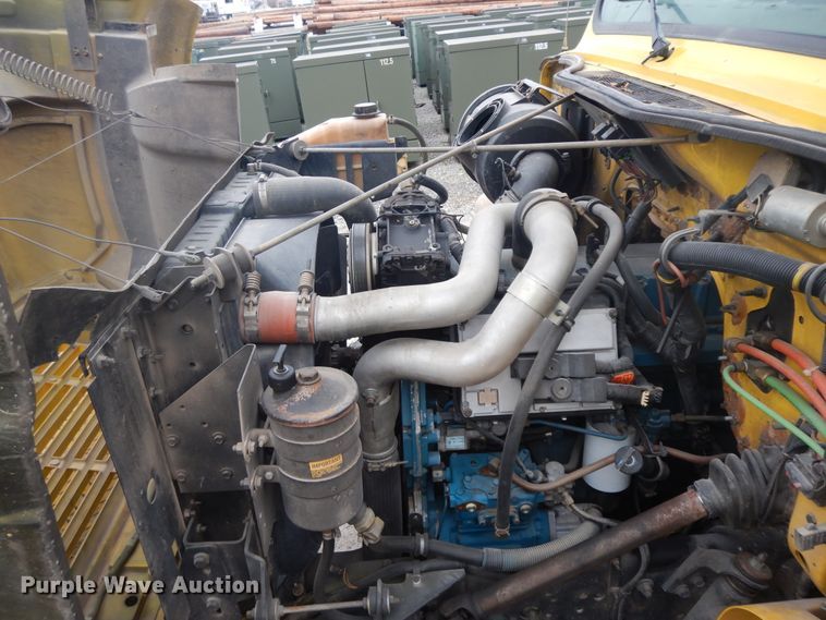 image for item IR9750 2000 International 4800  digger derrick truck