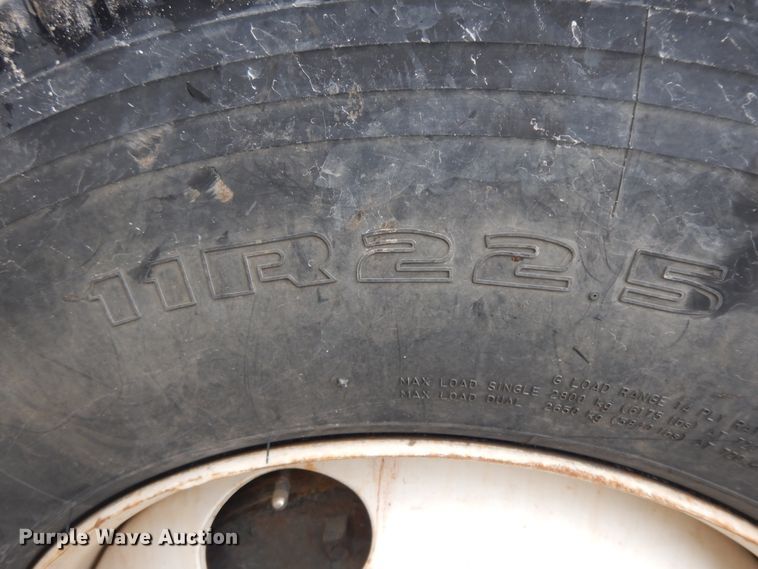 image for item IR9750 2000 International 4800  digger derrick truck