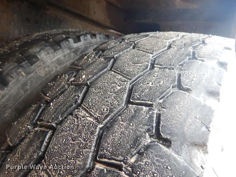 image for item IR9750 2000 International 4800  digger derrick truck