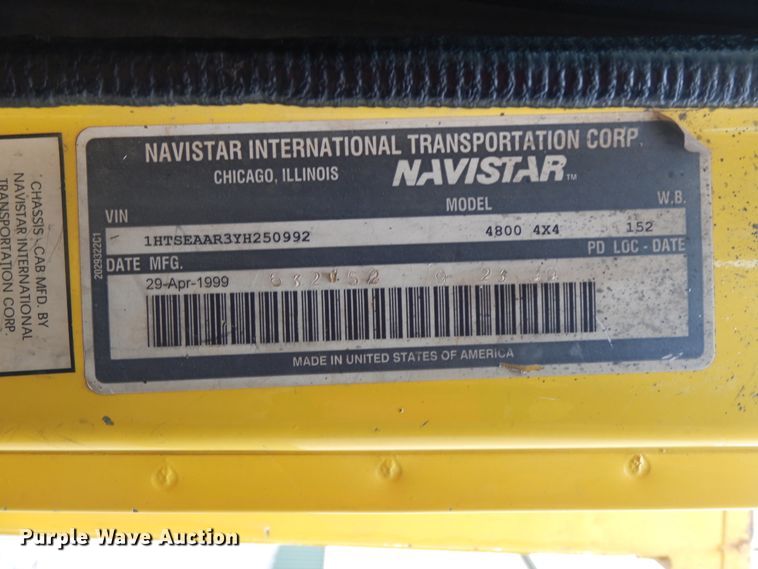 image for item IR9750 2000 International 4800  digger derrick truck