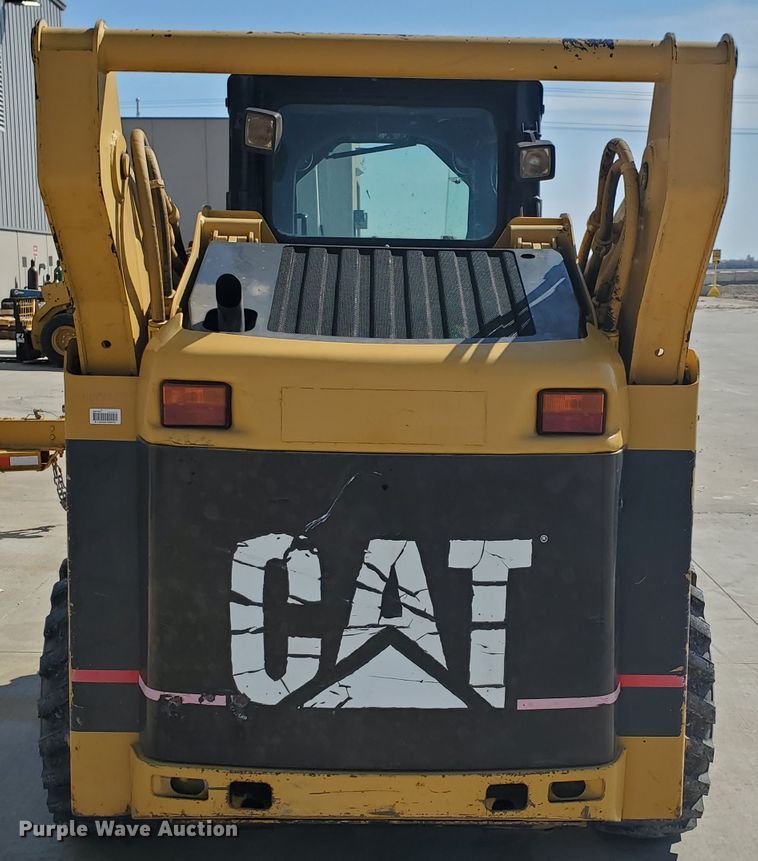 image for item IX9146 2005 Caterpillar 252B  skid steer loader