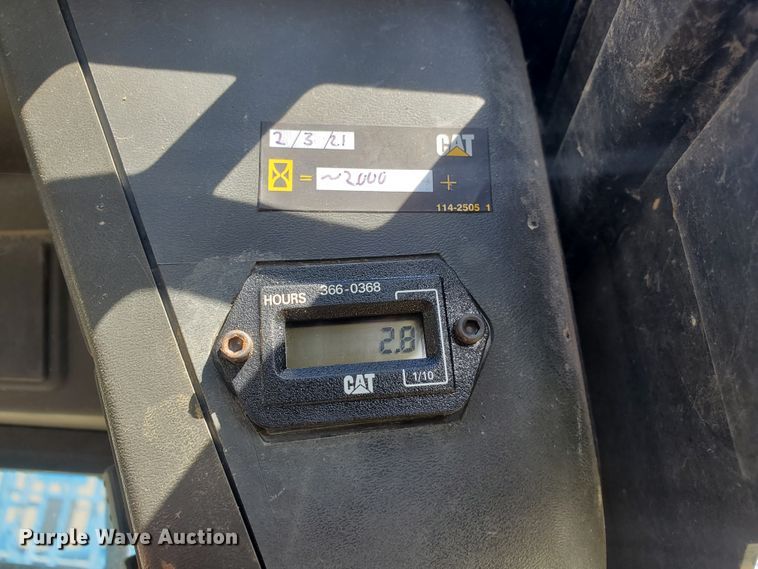 image for item IX9146 2005 Caterpillar 252B  skid steer loader