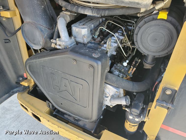 image for item IX9146 2005 Caterpillar 252B  skid steer loader