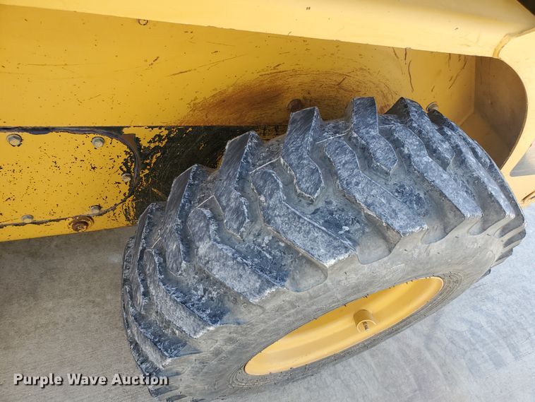 image for item IX9146 2005 Caterpillar 252B  skid steer loader