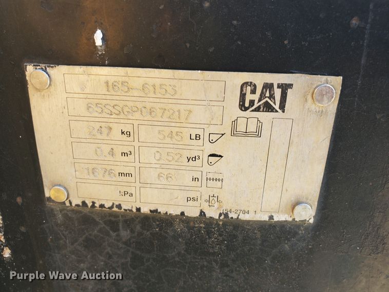 image for item IX9146 2005 Caterpillar 252B  skid steer loader