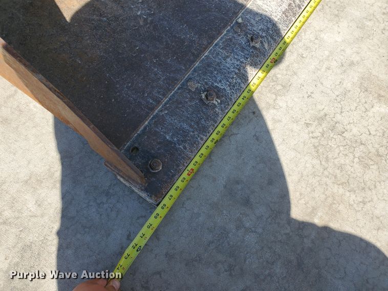 image for item IX9146 2005 Caterpillar 252B  skid steer loader