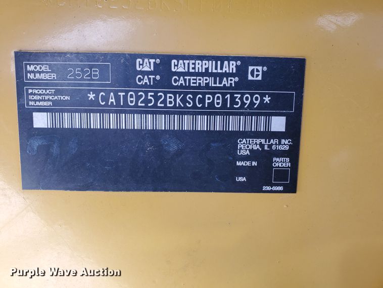 image for item IX9146 2005 Caterpillar 252B  skid steer loader