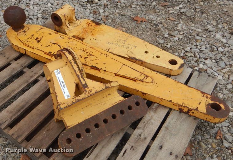 John Deere scraper hitch in Mount Vernon, IN Item IY9501 sold