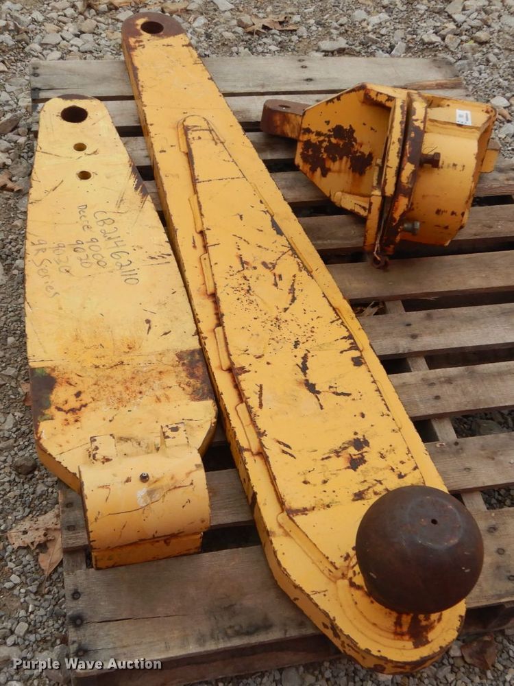 image for item IY9501 John Deere scraper hitch