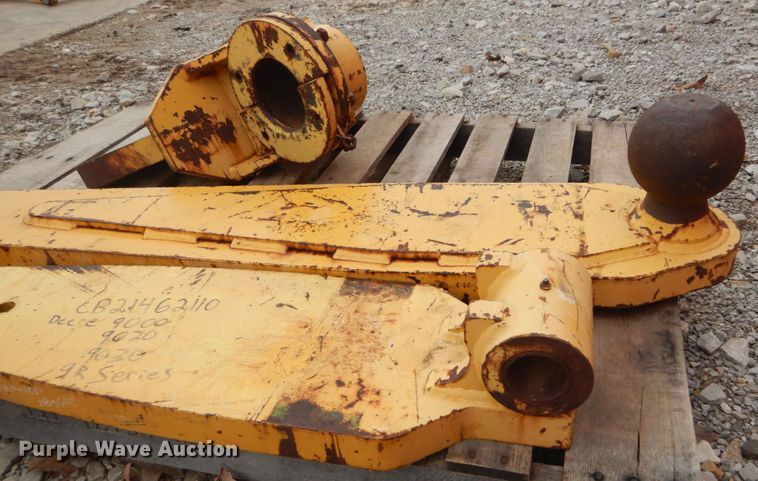 image for item IY9501 John Deere scraper hitch