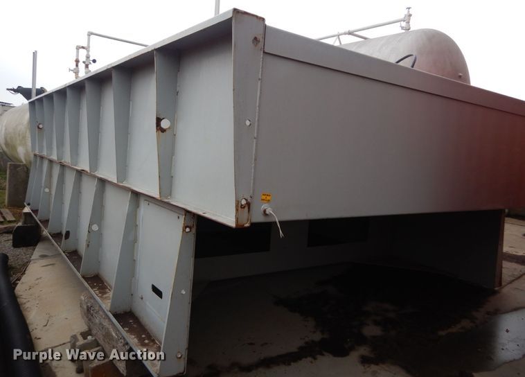 image for item IY9505 2011 Power Fab 3000/2.0CAT fuel tank