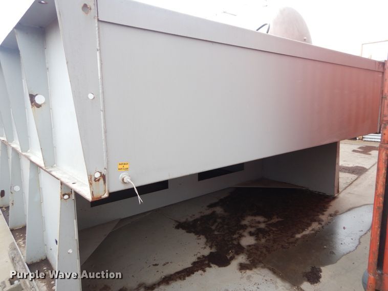 image for item IY9505 2011 Power Fab 3000/2.0CAT fuel tank