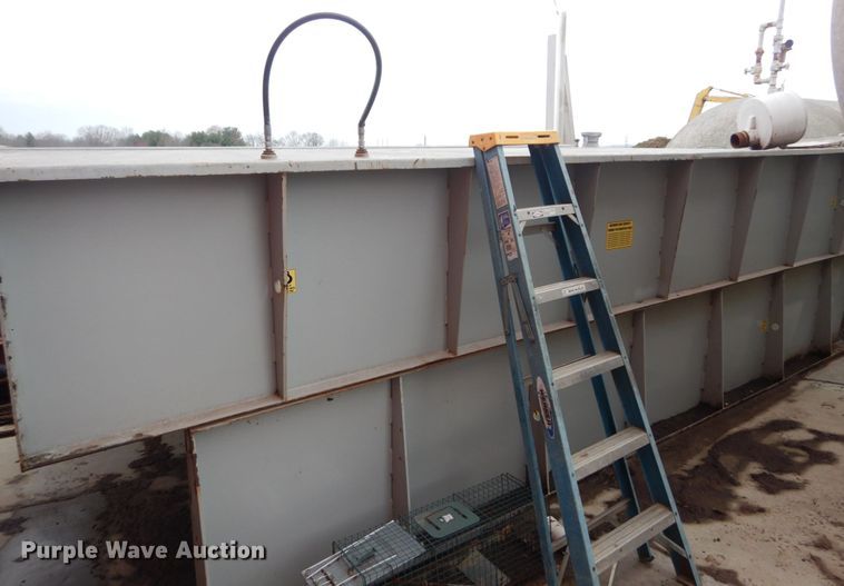 image for item IY9505 2011 Power Fab 3000/2.0CAT fuel tank