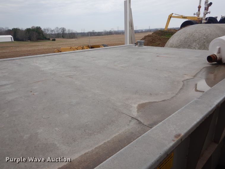 image for item IY9505 2011 Power Fab 3000/2.0CAT fuel tank