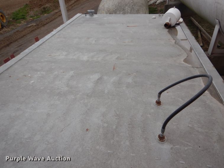 image for item IY9505 2011 Power Fab 3000/2.0CAT fuel tank