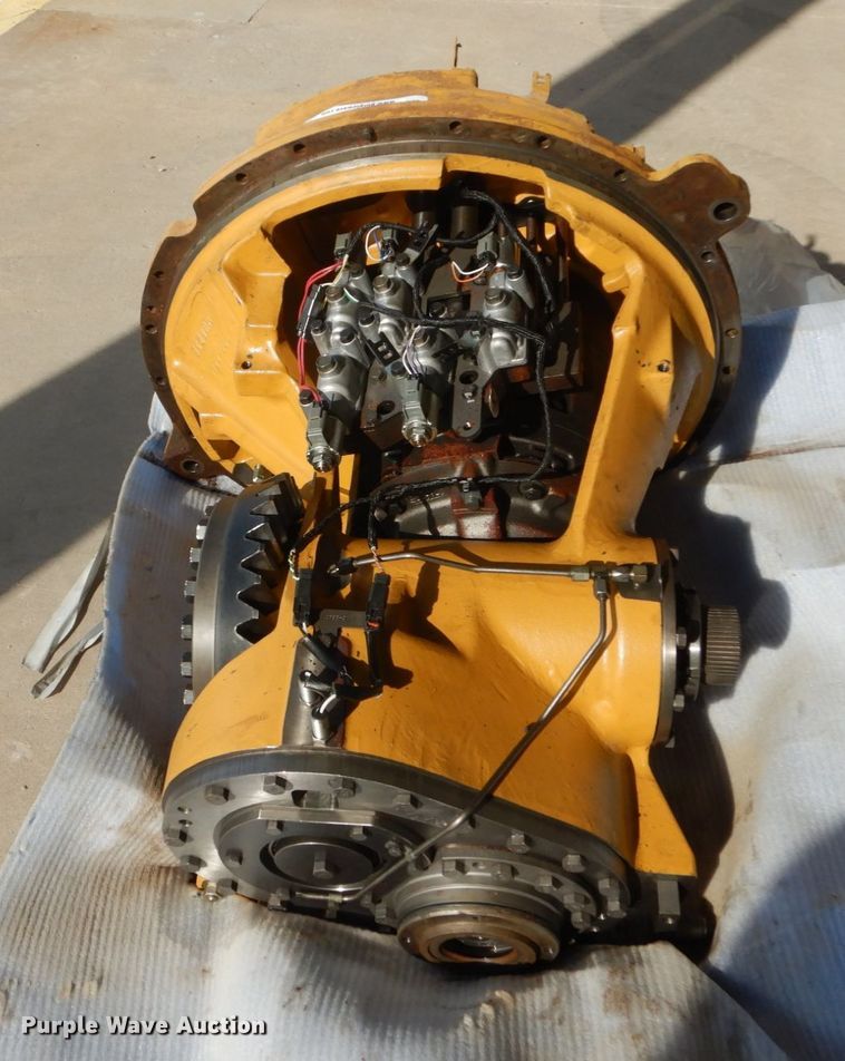 image for item IY9506 Caterpillar D6N transmission