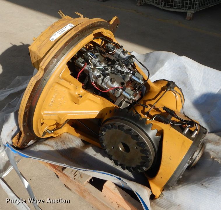 image for item IY9506 Caterpillar D6N transmission