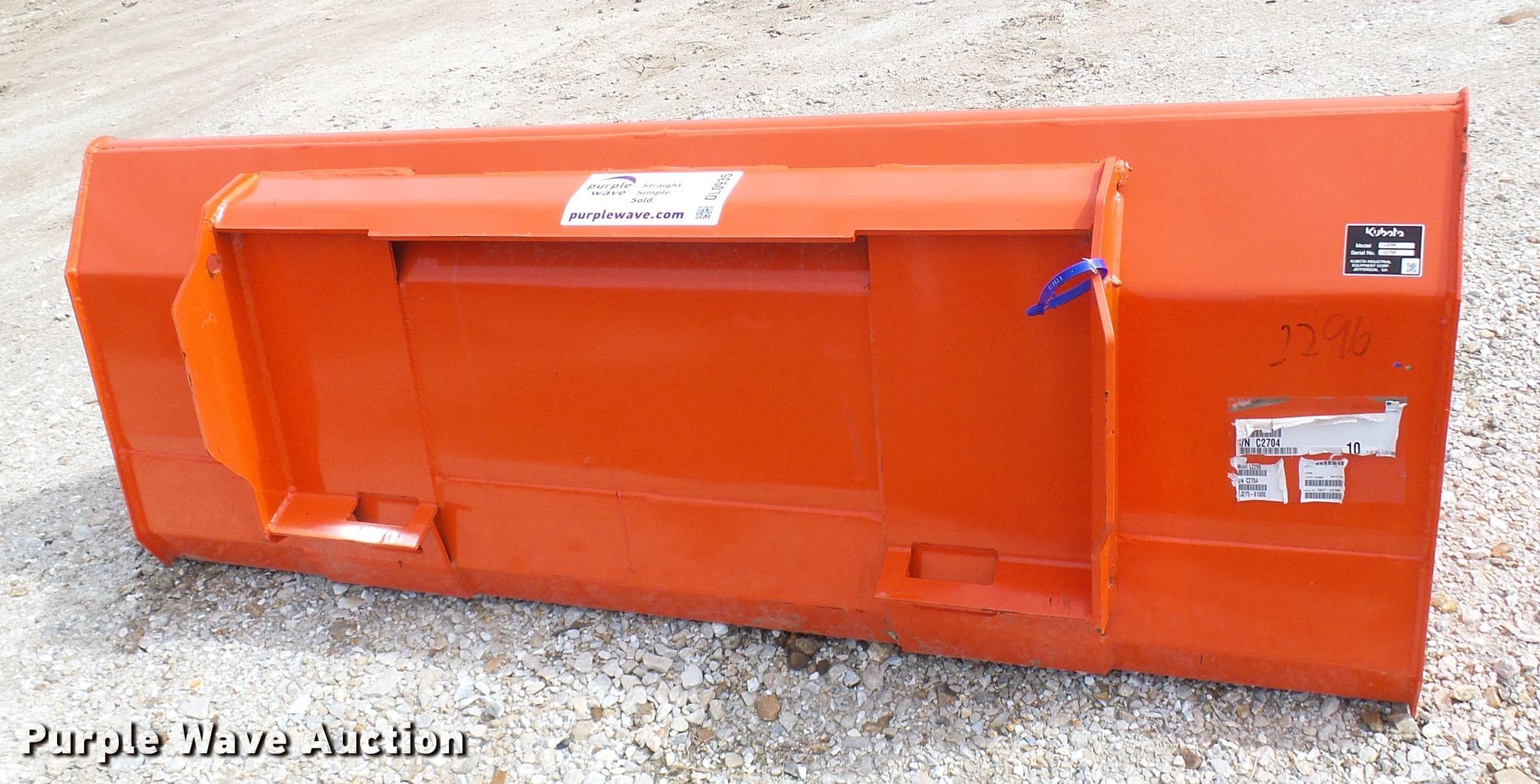 Kubota L2296 72"W bucket in Tebbetts, MO Item DL0935 sold Purple Wave