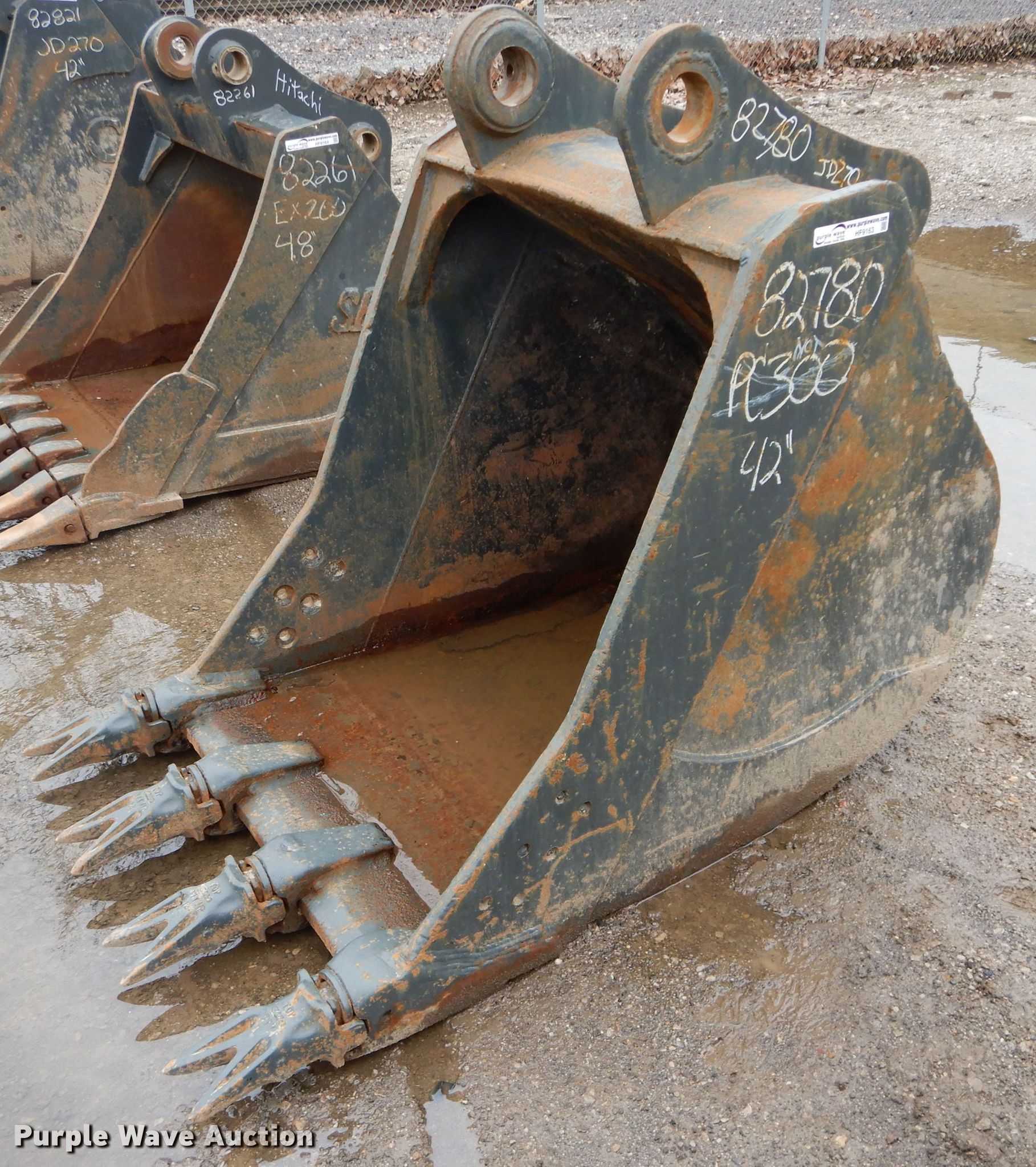 CP excavator bucket in Kansas City, KS Item HF9163 sold Purple Wave