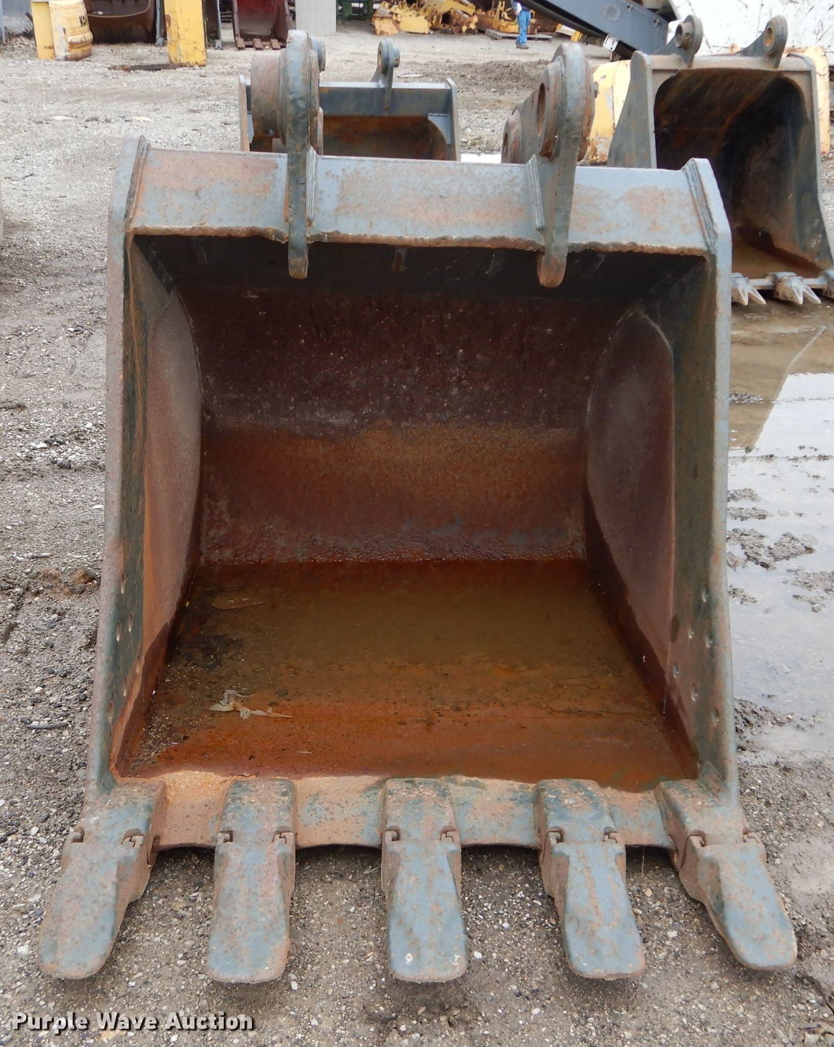 CP excavator bucket in Kansas City, KS Item HF9167 sold Purple Wave