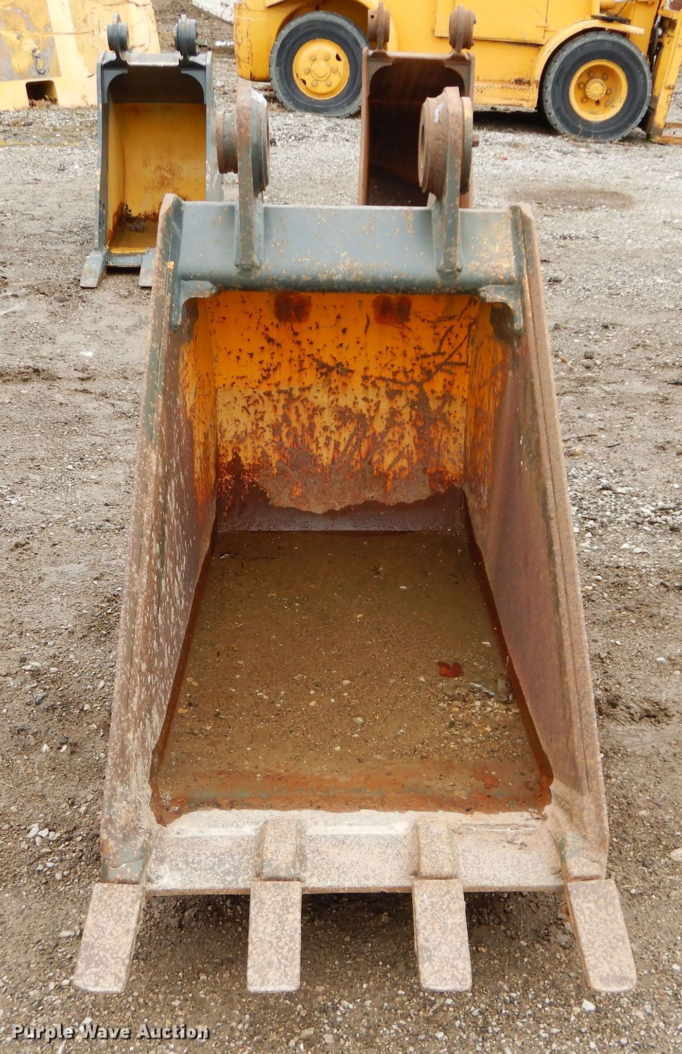 CP excavator bucket in Kansas City, KS Item HF9170 sold Purple Wave