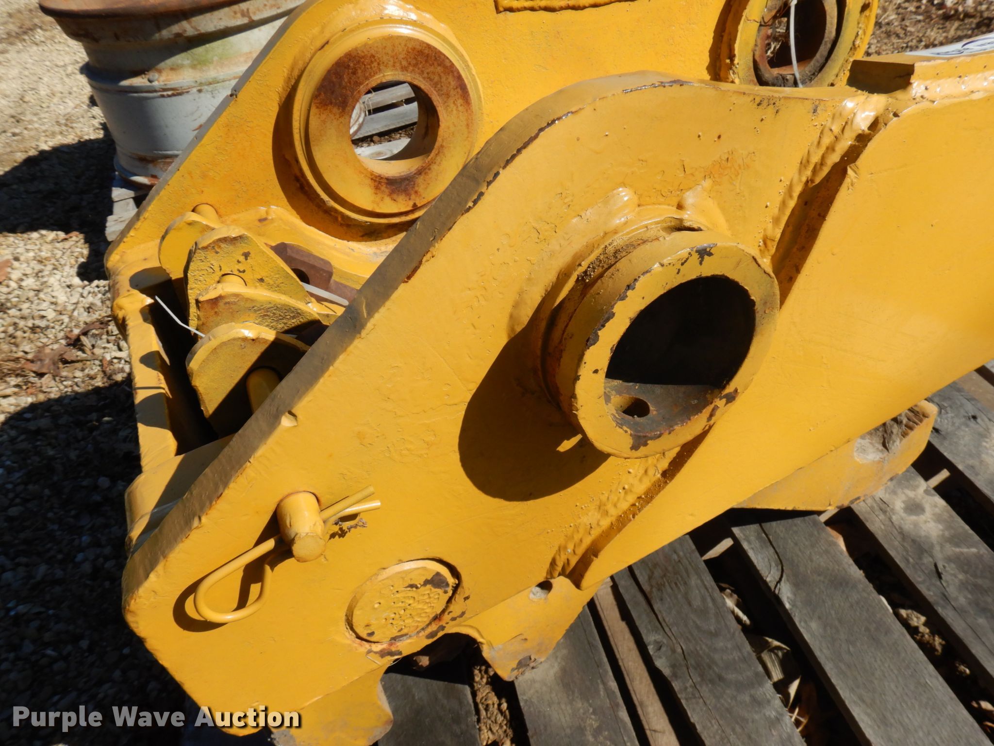 Central Fabricators quick coupler in Waumandee, WI Item HR9006 sold