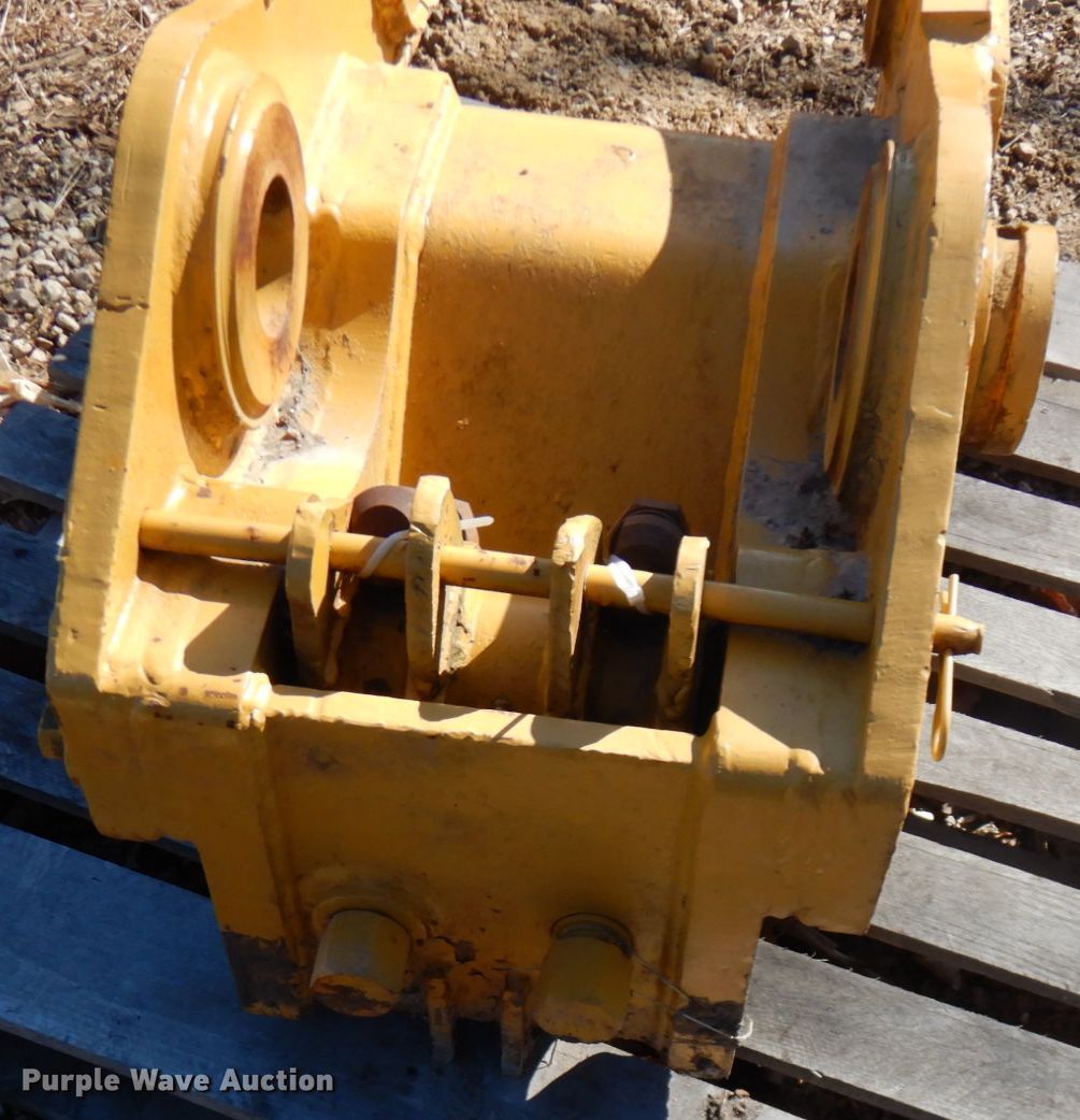 Central Fabricators quick coupler in Waumandee, WI Item HR9006 sold