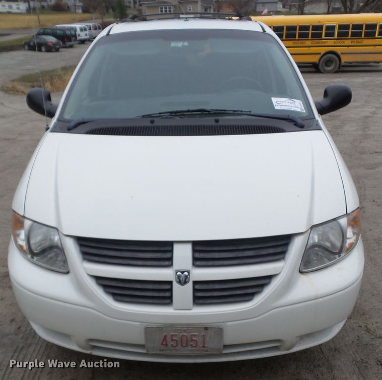 image for item DA7077 2005 Dodge Grand Caravan SE  van