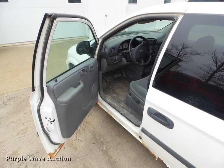 image for item DA7077 2005 Dodge Grand Caravan SE  van