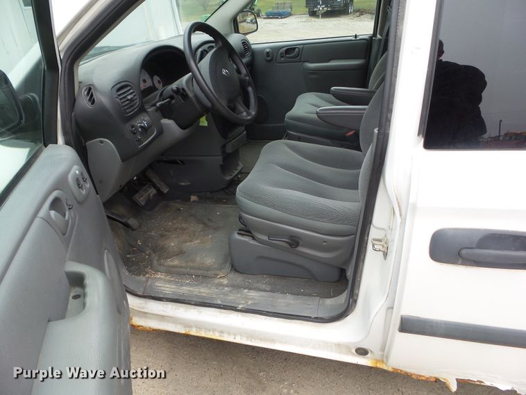 image for item DA7077 2005 Dodge Grand Caravan SE  van
